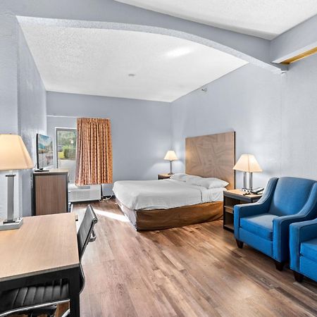 Hotel Baymont By Wyndham Lawrence Esterno foto