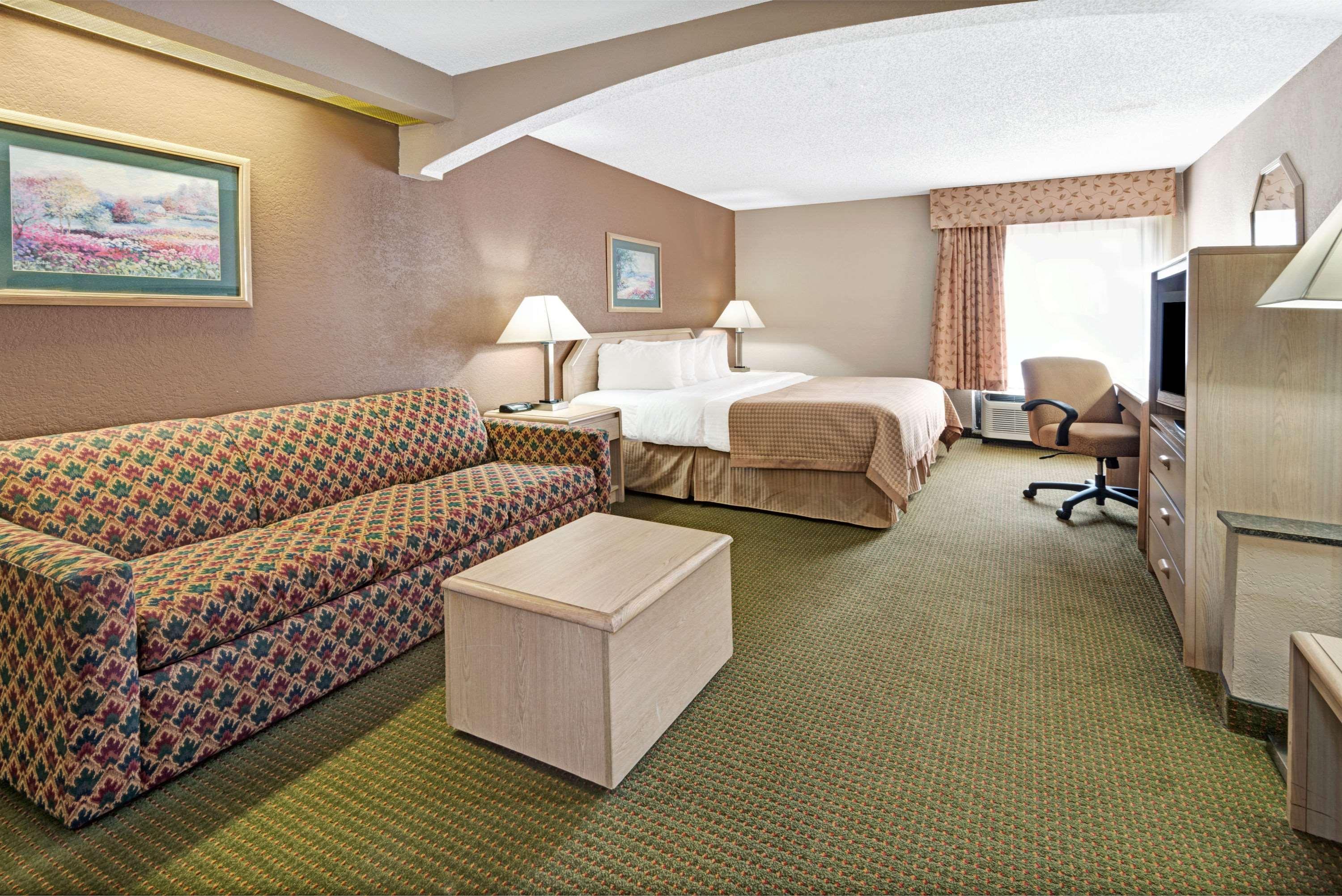 Hotel Baymont By Wyndham Lawrence Esterno foto